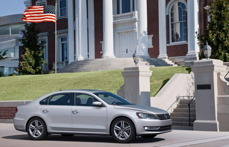  Volkswagen Passat 2011 года  (US) (фото 4 из 111)